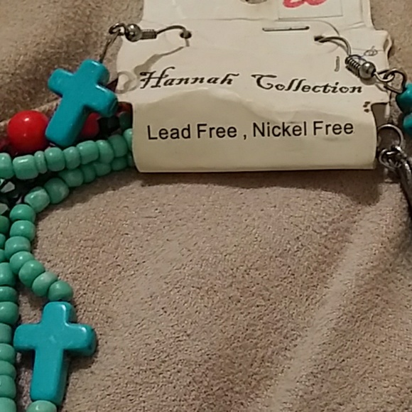 Beaded cross necklace and matching earrings - Picture 3 of 5